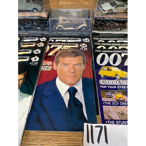 1171 - Selection of collectable James Bond Vehicles and books to include: The Man With The Golden Gun, The ... 