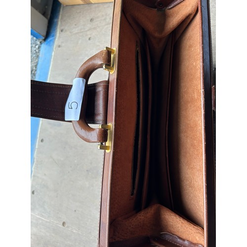 5 - Vintage leather case - Viewing Section: 05