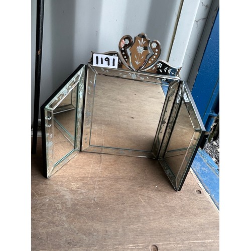 1191 - Small dressing table mirror - Viewing Section: 033