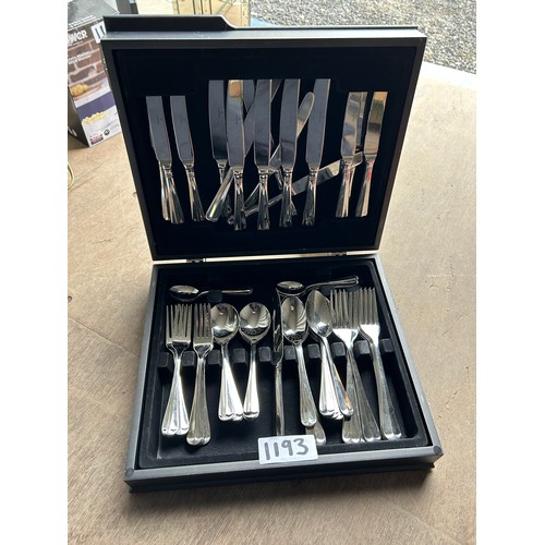 1193 - Viners stainless steel canteen of cutlery - 8 place settings (one tea spoon missing) - Viewing Secti... 