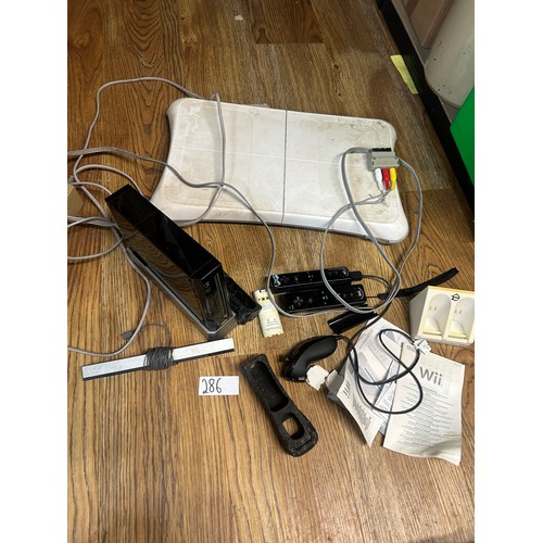 286 - Nintendo Wii + Accessories