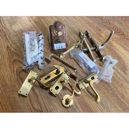 466 - Tub of various door furniture