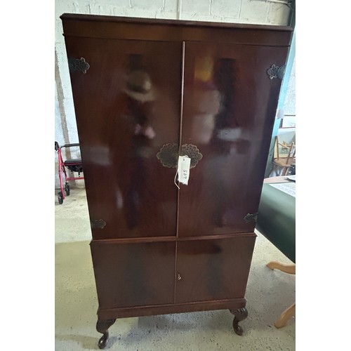 495 - Drinks cabinet