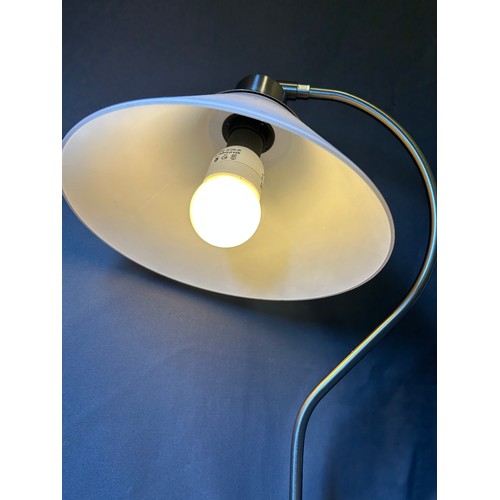 678 - Desk/table lamp