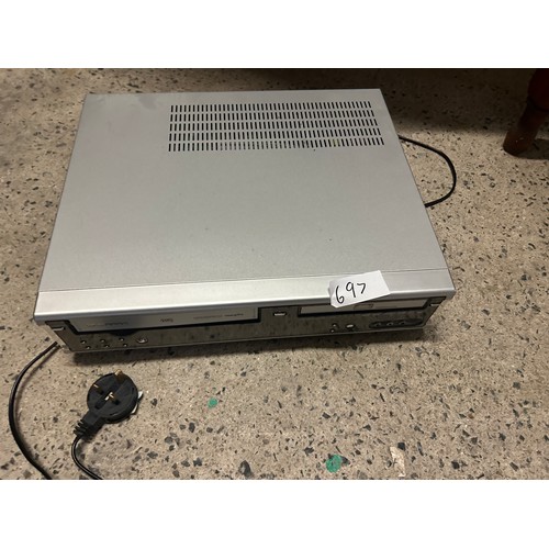 697 - VHS DVD player