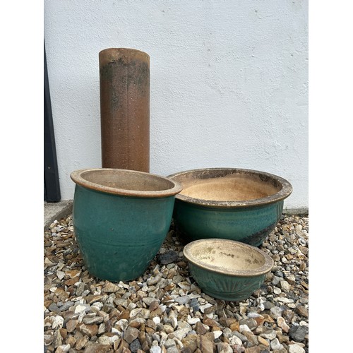 577 - Set of 3 turquoise pots various sizes & rhubarb forcer (chimney)