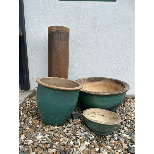 577 - Set of 3 turquoise pots various sizes & rhubarb forcer (chimney)