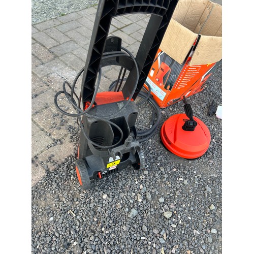 812 - Black and Decker pressure washer