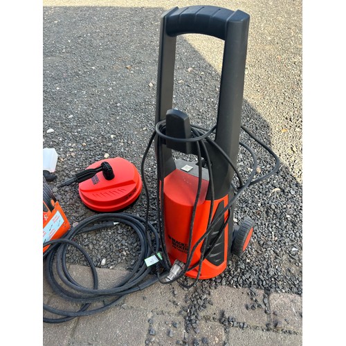 812 - Black and Decker pressure washer