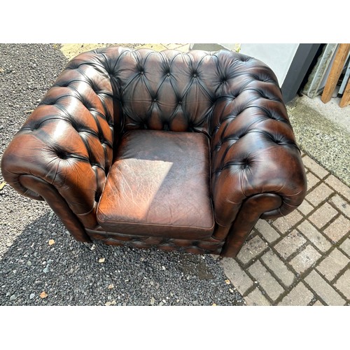 771 - Chesterfield style leather three seater sofa & two chairs