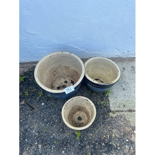 751 - Trio of plant pots