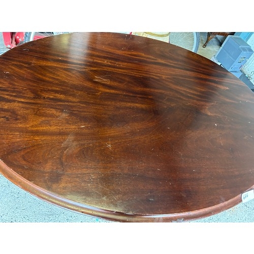 666 - Round pedestal Table - 130 x 109 x 76 cm approx