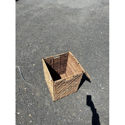 890 - Wicker Laundry Basket