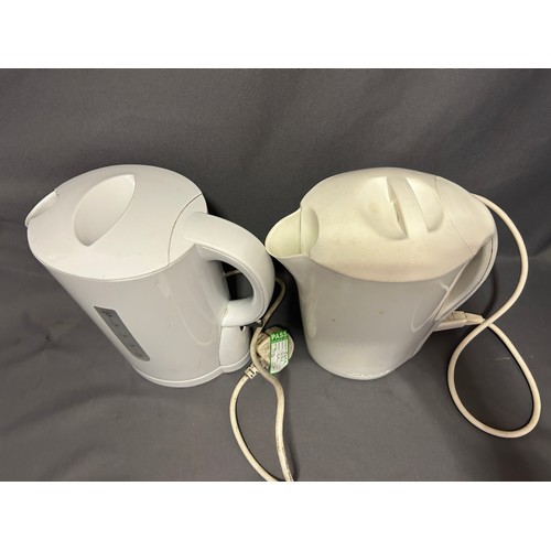 849 - 2 x White electric kettles - Stated as working order by vendor.