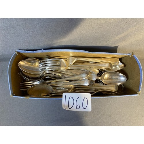 1060 - Selection of cutlery