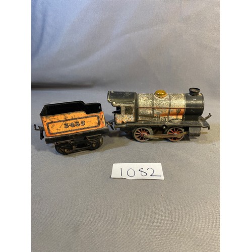 1082 - Vintage tin plate train and tender