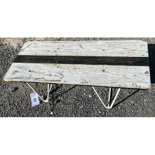 43 - Rustic coffee table - 94 x 26 x 42 cm approx.