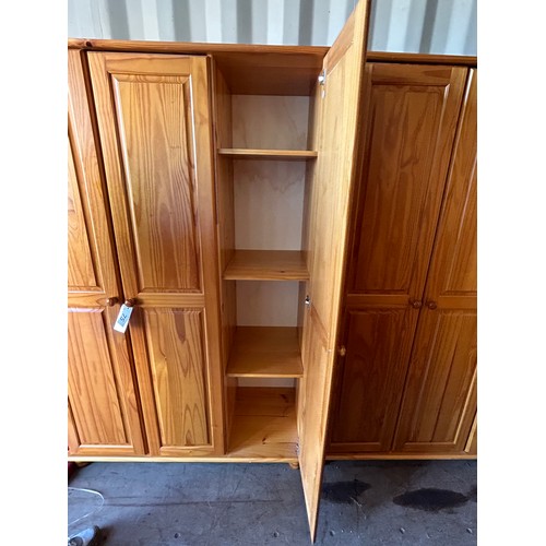 75 - Triple wardrobe - 119 x 51 x 177 cm approx.