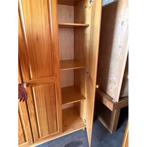 76 - Triple wardrobe - 119 x 51 x 177 cm approx.