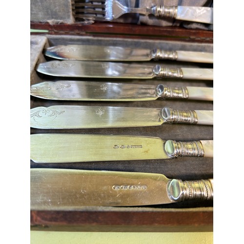 512 - Boxed set of vintage EPNS fish knives and forks