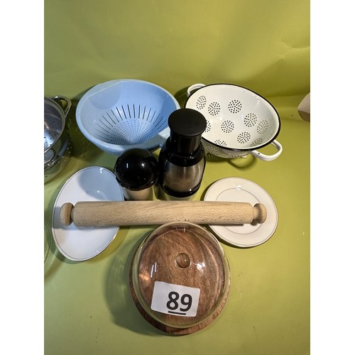 89 - Miscellaneous kitchen items