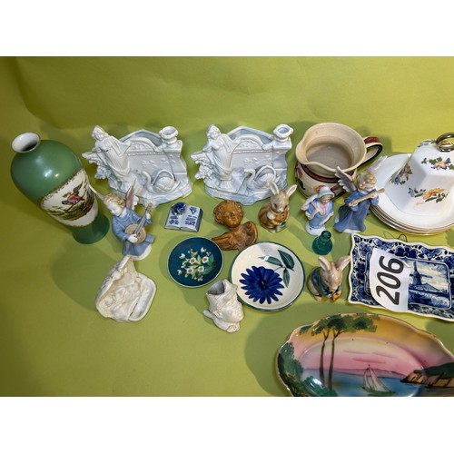 206 - Selection of collectables