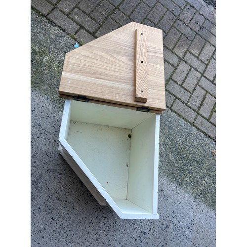 130 - Small corner unit with storage - 46 x 43 x 60 cm approx.