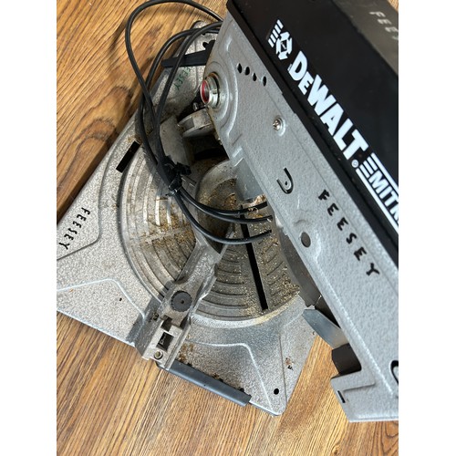 662 - Dewalt mitre saw