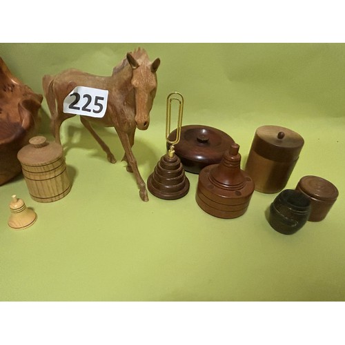 225 - Selection of treen items