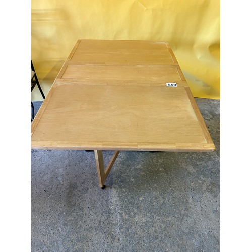 559 - Drop leaf table