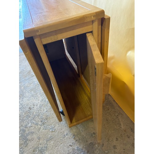 559 - Drop leaf table