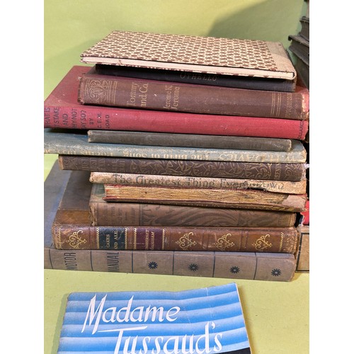 682 - Selection of vintage books