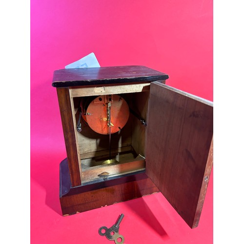 55 - Mantle clock with key