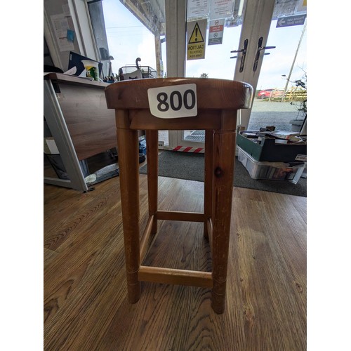 800 - Wooden stool