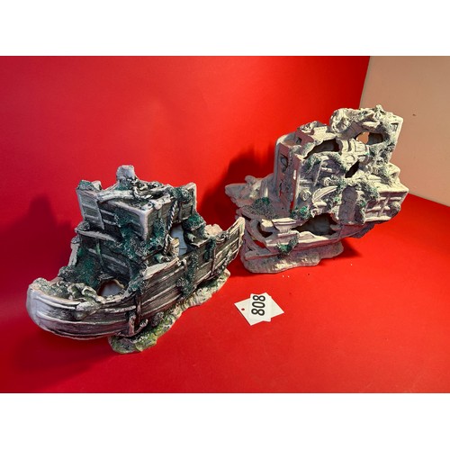 808 - Large shipwreck fish tank scenery - back of boat: 30 x 34 x. 21cm approx. Front of boat: 33 x 40 x 1... 