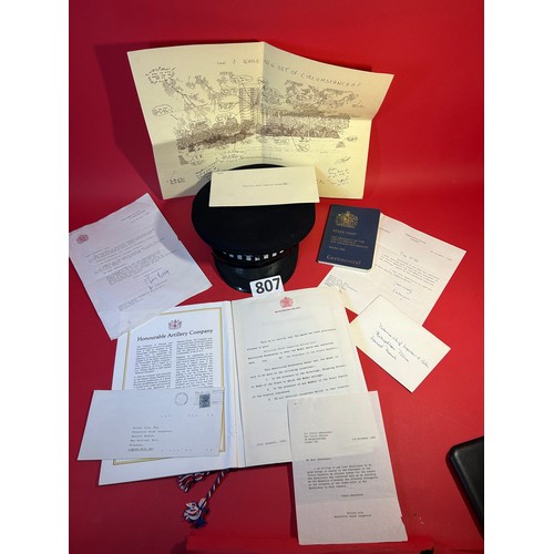 807 - Metropolitan Police hat and documents relating to Detective Chief Inspector H.Cole