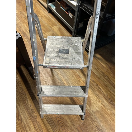 64 - Step ladder