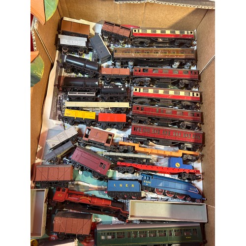 324 - Assortment of model railway items