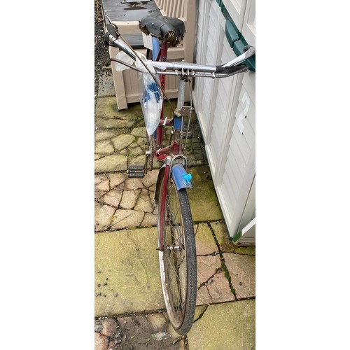 16 - Vintage bicycle