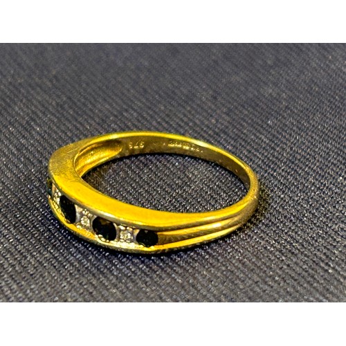 831 - 9k Diamond ring - (2.3g)