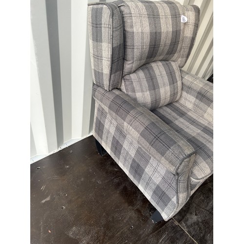 66 - Manual recliner arm chair