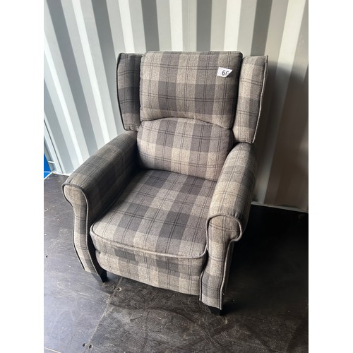 66 - Manual recliner arm chair