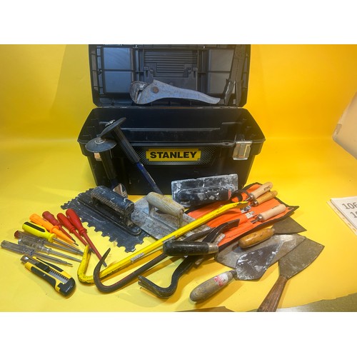 82 - Tool box and contents to include: screwdrivers, grouting tools etc