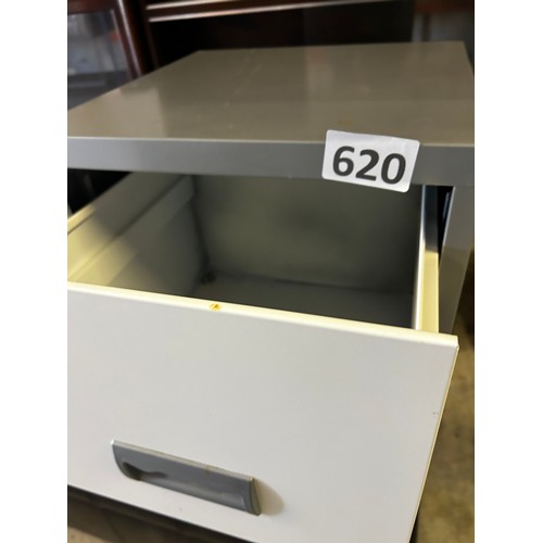 620 - 2 drawer filing cabinet