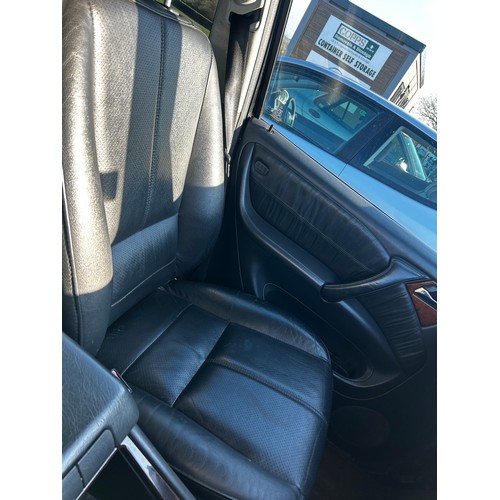 1 - Mercedes ML 270 CDI - Triptronic gearbox, Working DVD player in the back (with 2 x headphone jacks),... 