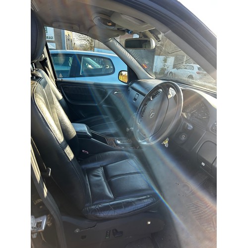 1 - Mercedes ML 270 CDI - Triptronic gearbox, Working DVD player in the back (with 2 x headphone jacks),... 