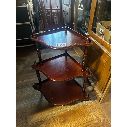 824 - Corner plant stand