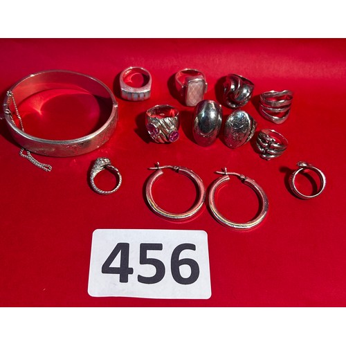 456 - Selection of silver jewellery