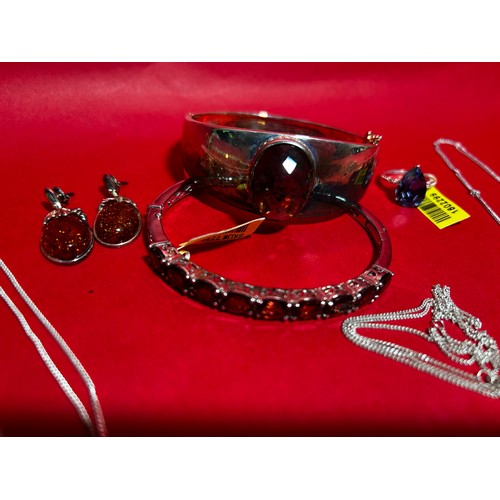 462 - Selection of jewellery