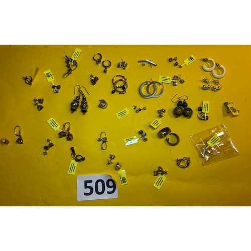 509 - Selection of earrings - some silver